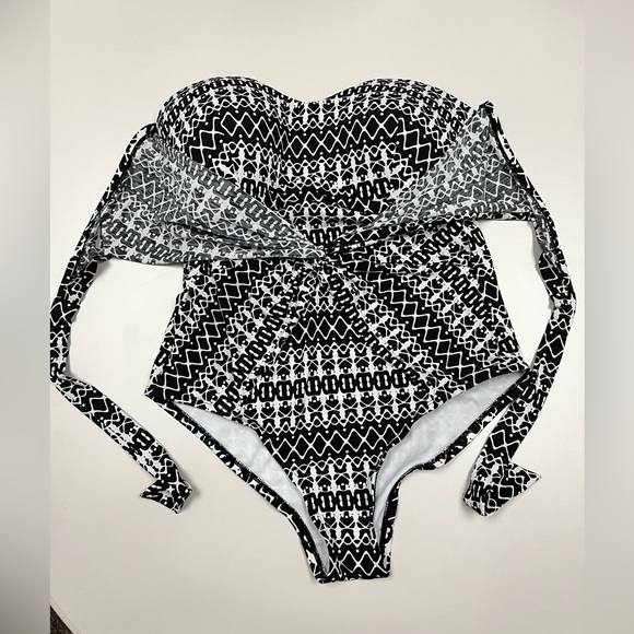 Halter One-Piece Swimsuit - Picture 5 of 10